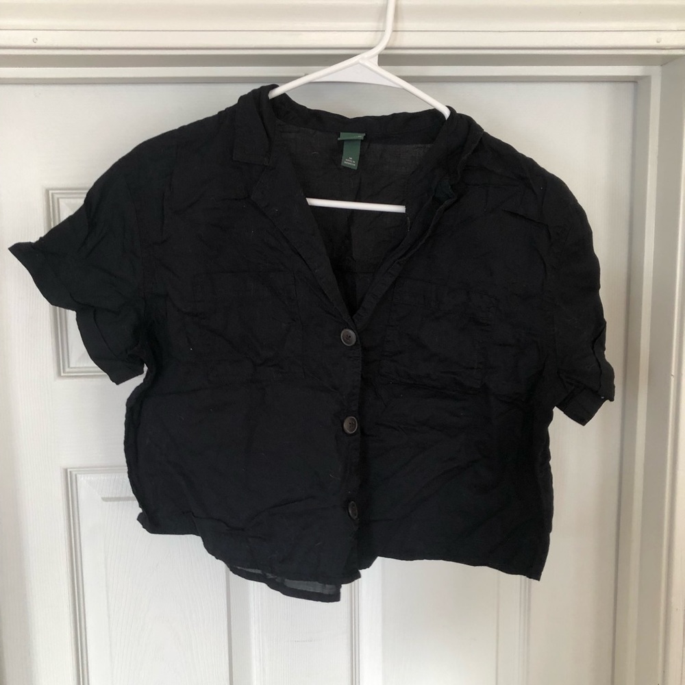 Crop button up black top